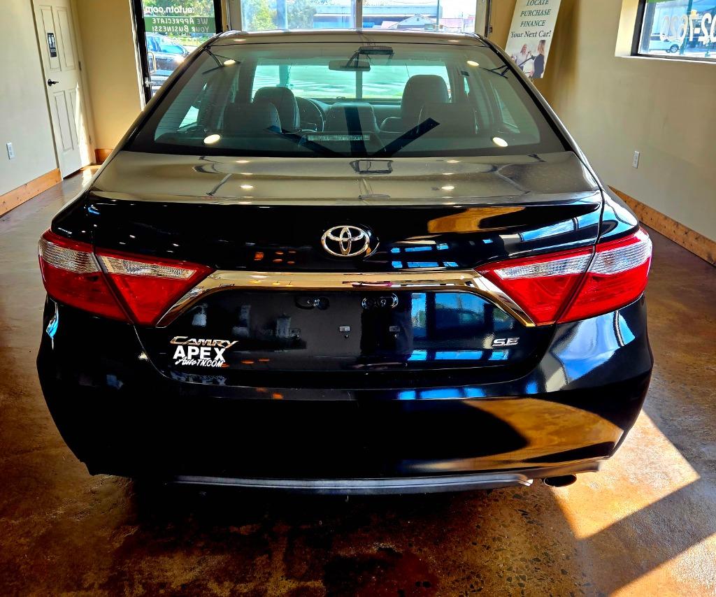 2017 Toyota Camry SE - Photo 6