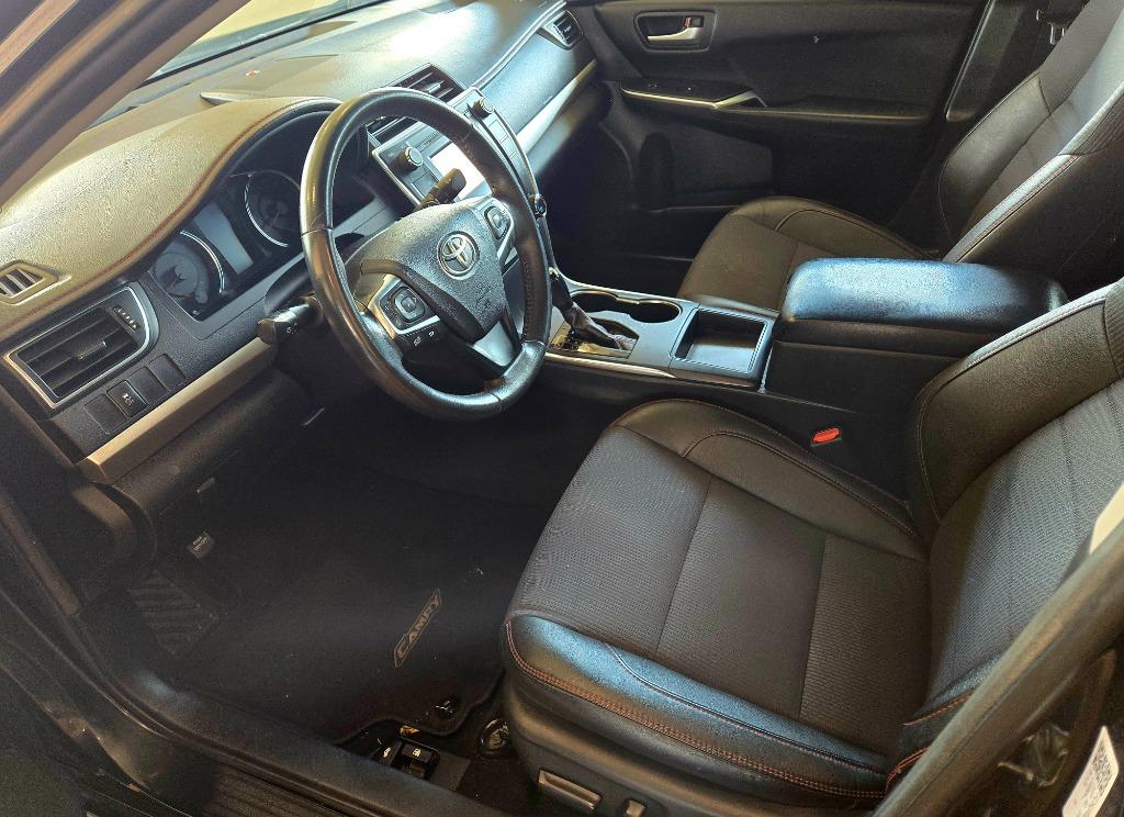 2017 Toyota Camry SE - Photo 10