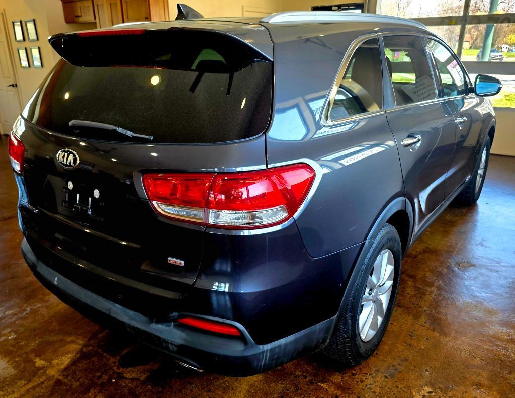 2017 Kia Sorento LX - Photo 7