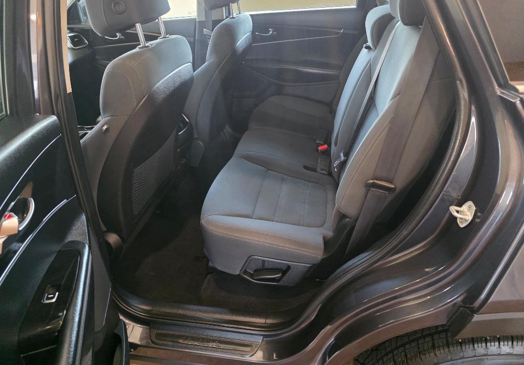 2017 Kia Sorento LX - Photo 9