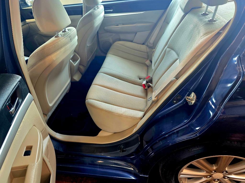 2011 Subaru Legacy I Premium - Photo 8